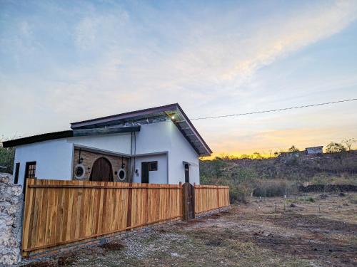 Kupang House | Loti Guest House Jln Penun Limau