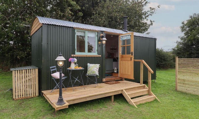 Sticklepath House | Lottie's Hut