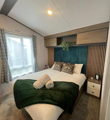 Malton Cabin | Lottie's Lodge With Hot Tub