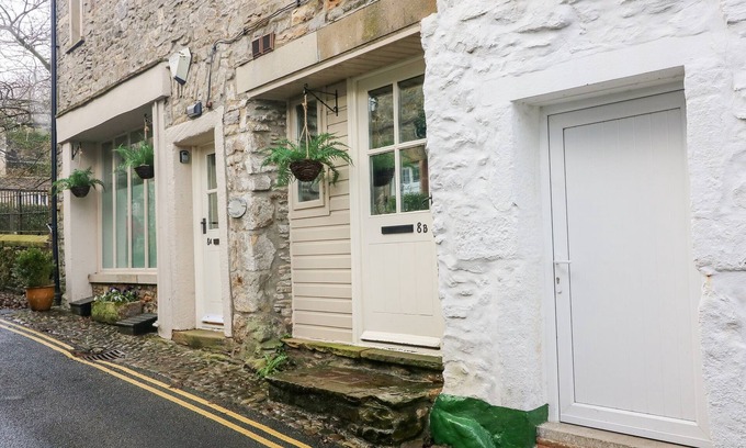 Grassington Apartment | LOTTIE'S LOFT, pet friendly, luxury holiday cottage in Grassington