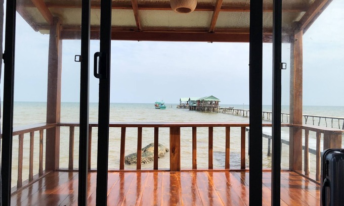 Ham Ninh Boat Rental | Lotus home, a sunrise overwater getaway
