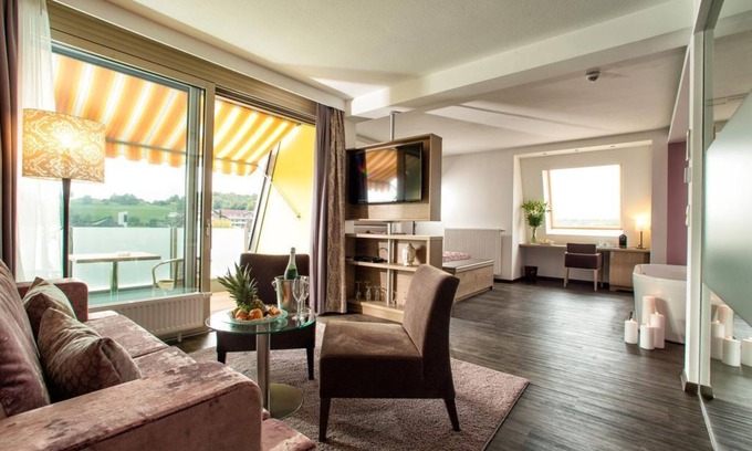 Loipersdorf bei Fuerstenfeld House | Lotussuite - 1 Nacht Inkl. Therme - Thermenhotel Vier Jahreszeiten