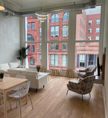 West Main Historic District Apartment | Lou-City Penthouse Suite! Savor Life with Hollyhock
