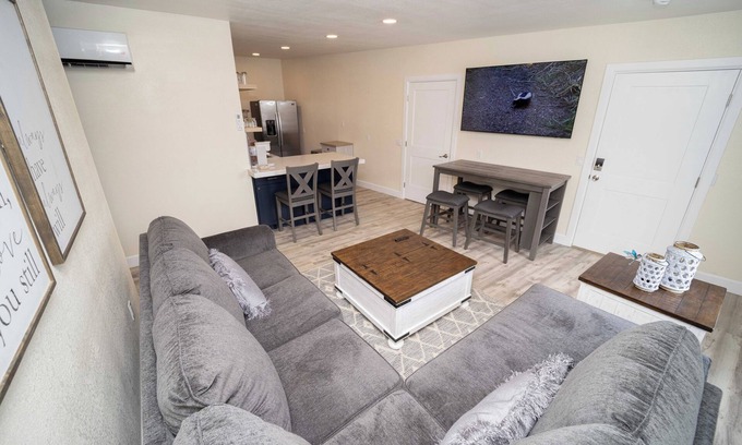 Globe Apartment | Lou Lou's Cozy Corner. Cool apartment with cold AC in charming Globe.
