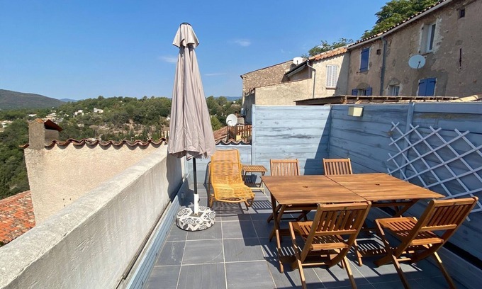 Bagnols-en-Foret House | Lou Soleié : Belle Maison de Ville Avec Magnifique vue Depuis Terrasse sur Toit