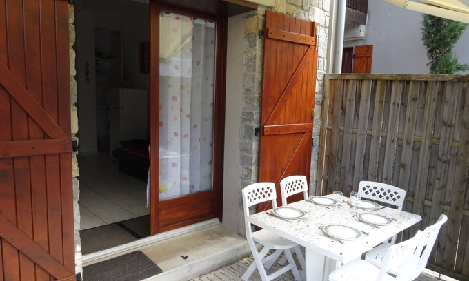 Peyragudes Apartment | Loudenvielle. Large T2 cabin 4/6 pers. comfortable, terrace with a blind