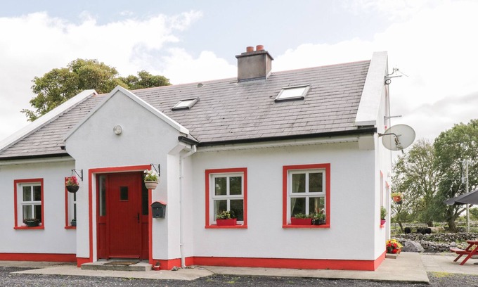 Neale Cottage | LOUGH MASK ROAD FISHING COTTAGE in Ballinrobe, County Mayo