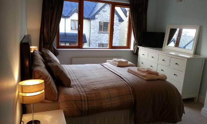 Mohill House | Lough Rynn Spacious Self-Catering