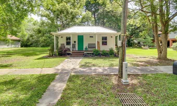 Slidell Cottage | Louisiana Escape w/ Deck & Smart TV
