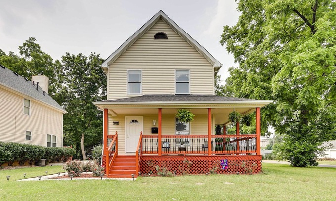 Bashford Manor House | Louisville Apartment - Walk to Restaurants!