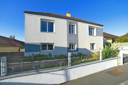 Monce-en-Belin Apartment | "LOUJADE" Maison 3 Chambres à Moncé en Belin - Proche Circuit 24h du Mans