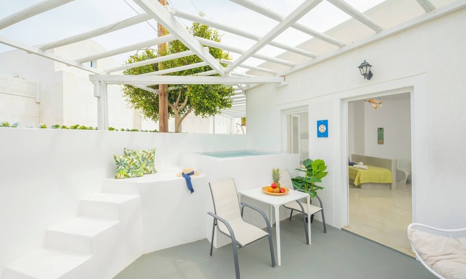 Perissa Apartment | Loukas & Emma "Studio with hot tub"
