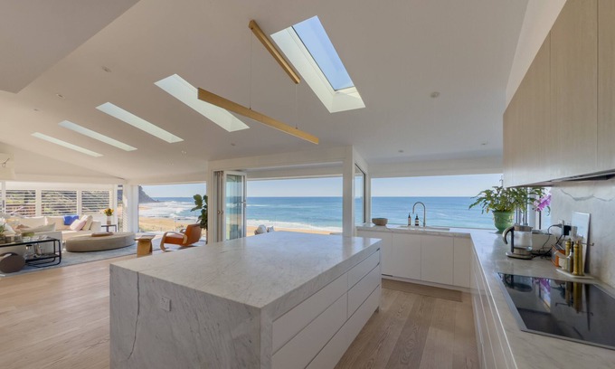 Forresters Beach House | Loulou Beach House – 4 BR excl. Studio