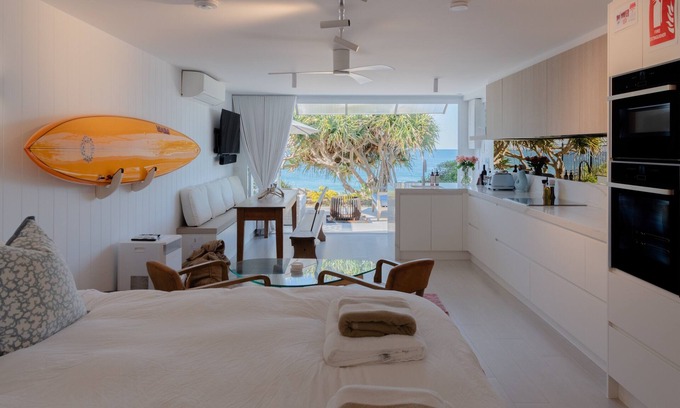 Forresters Beach Apartment | Loulou Beach Studio – Couple Retreat