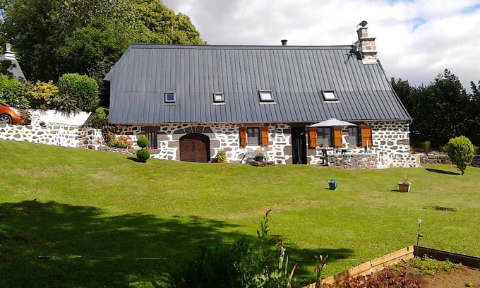 Narnhac Cottage | Loupradelou cottage for 8 people, typical Auvergne house with garden