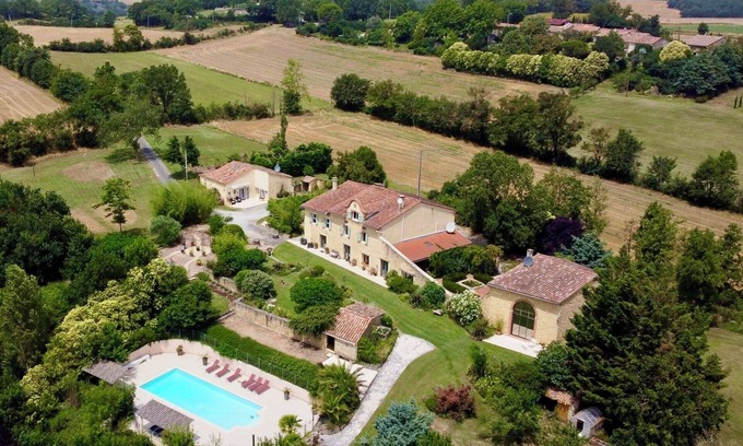 Pech-Luna House | Loustal Beau: a beautifully restored gîte near Mirepoix w/large heated pool