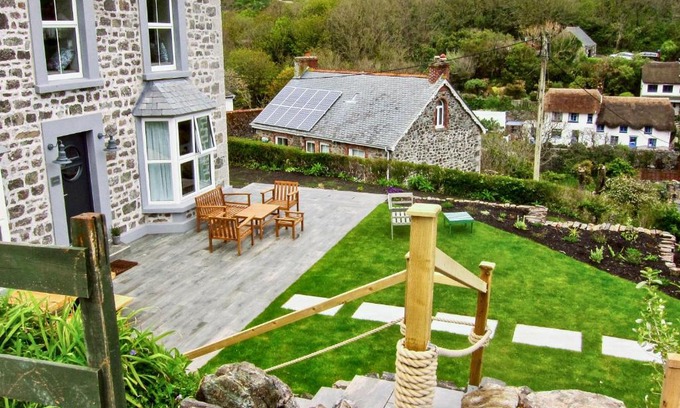 Cadgwith House | Louvain