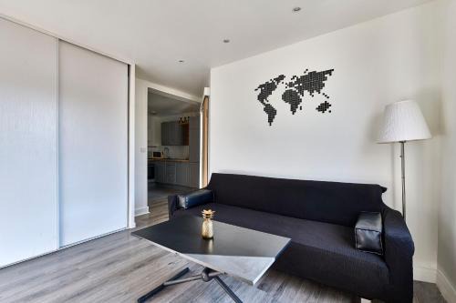 Saint-Maurice Apartment | Louvre Museum 35 mins away