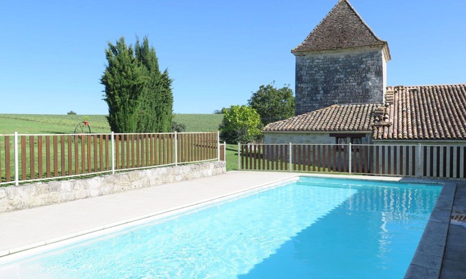 Dondas Villa | Lovely apartment in villa for 6 people with pool, TV, terrace, panoramic view and parking