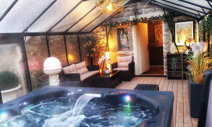 Trevron House | Love Gîte with private spa Nuances d'Alcôves