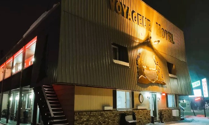 International Falls Hotel | Love Hotels Voyageur by OYO at International Falls MN