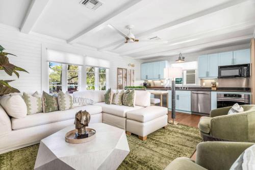 Seaside House | Love Me True