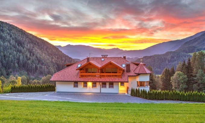 San Lorenzo di Sebato Ski Chalet | Love Nest Comfortable holiday residence