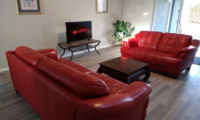 Orlando House | LOVE NEST-NEWLY RENOVATED Sleeps 7-CLOSE TO DOWNTOWN, AIRPORT & ATTRACTIONS
