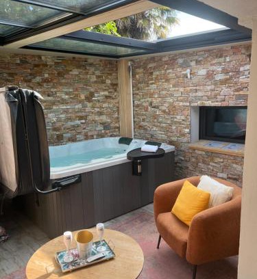 Le Perrier House | Love room avec spa privé