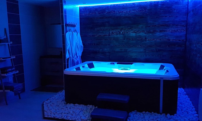 Cemboing Apartment | LOVE ROOM COSY LOVE & SPA, SAUNA, HAMMAM, PRIVATE SPA