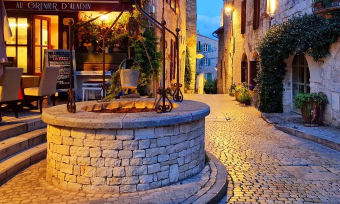 Vezenobres Bed & Breakfast | Love Room,discrétion , Luxe ,calme,volupté de L'orient,jacuzzi Dans le Jardin
