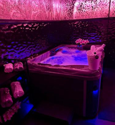 Voluntari Apartment | Love Room Secret-private jacuzzi spa & cinéma Bucuresti