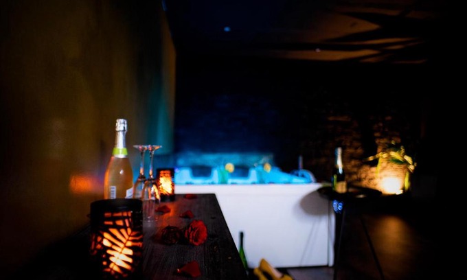 Medis House | LOVE Suites & SPA "Le Loft" avec Jacuzzi privatif