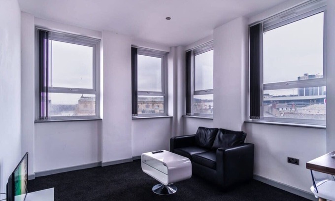 Blackburn Apartment | Lovely 1 Bed Flat in Central Blackburn w Views