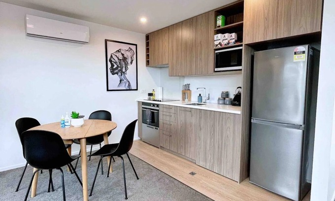 Addington Apartment | Lovely 1 bedroom apartment opposite Hagley park
