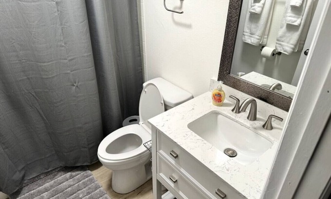 Fairbanks Apartment | Lovely 1 Bedroom Apartment, onsite coin op Laundry