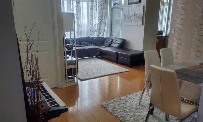 Downtown Mississauga Apartment | Lovely 1 bedroom Condo Downtown Mississauga Square One