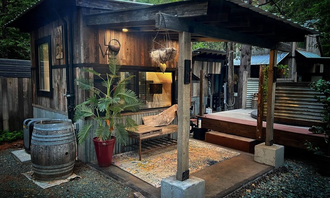 Glencoe Cabin | Lovely 1-bedroom cabin in Pioneer plus camping and Rv Sites w/10 person hot tub