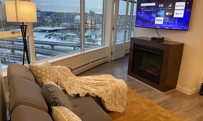 Crosstown Condo | Lovely 1 bedroom condo with amazing view
