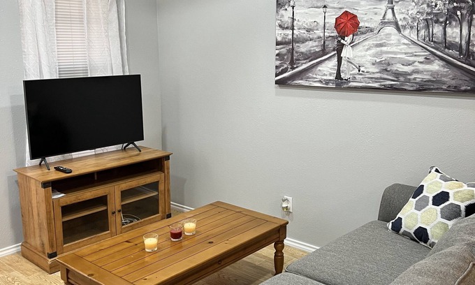 Mission Condo | Lovely 1 bedroom condo with free parking