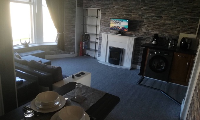 Largs Apartment | Lovely 1 Bedroom condo with sea views.