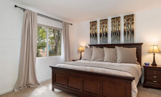 Northeast Reno Condo | Lovely 1-bedroom condo with spectacular view pool