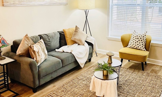 Dunwoody Apartment | Lovely 1 bedroom Queen suite with Wifi and free parking.