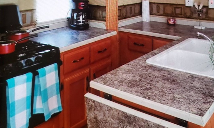 Gordonville House | Lovely 1 Bedroom RV + Sleeping Sofa for a Family of 4