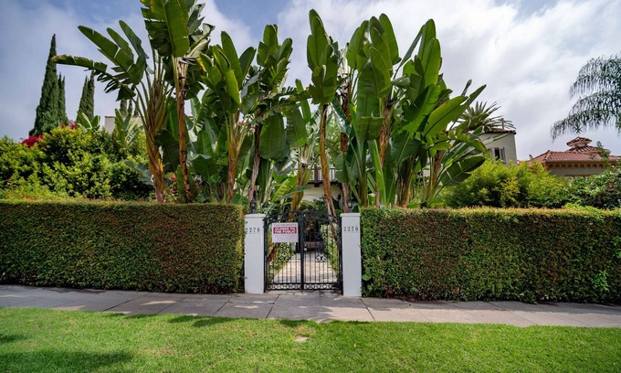 Beachwood Canyon Apartment | Lovely 1 Bedroom Serviced Apartment in Hollywood x Native
