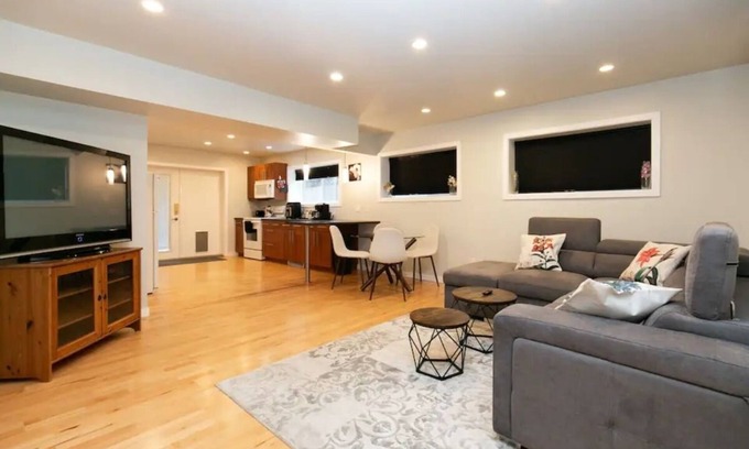 Victoria Apartment | Lovely 1 Bedroom Suite Near Town