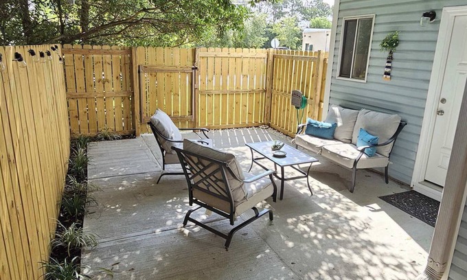 Gulf Breeze House | Lovely 1-bedroom townhouse with free parking