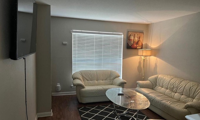 George Bush Park/Eldridge Apartment | Lovely 1-Bedroom Townhome with Nice Amenities