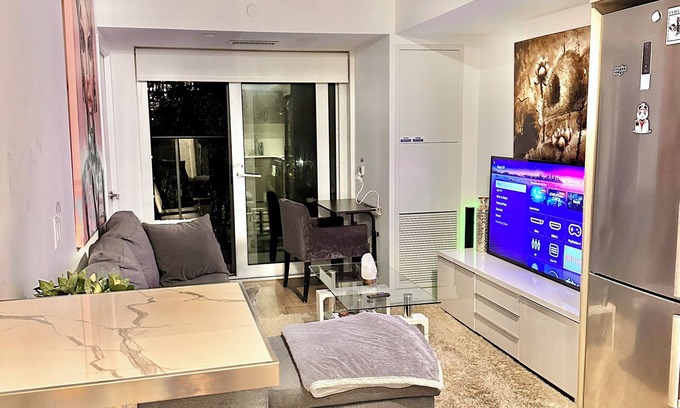 Garden District Apartment | Lovely 1Br Condo in the heart of downtown Toronto