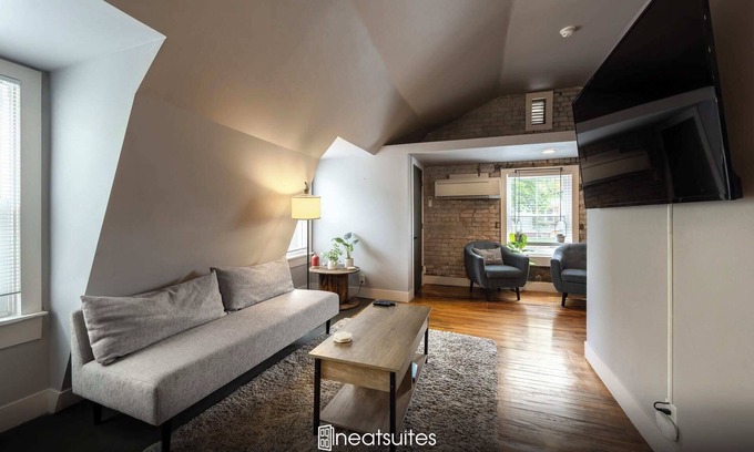 Ludlow Apartment | Lovely 1BR in Historic Ludlow - Behind the Art Shop